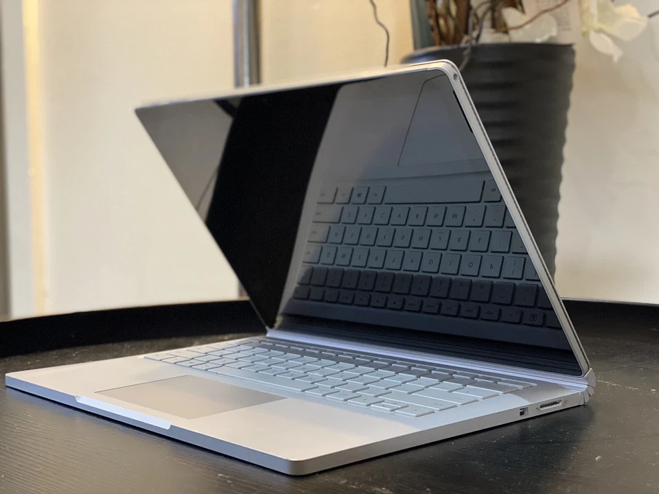 Microsoft Surface Book Tablet 13.5"| i7-6600U 2.60GHz| 8GBRAM| 256GBSSD Win10Pro - Image 2 of 4