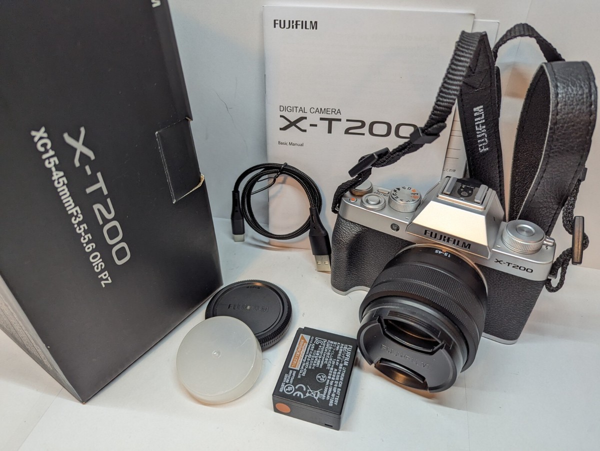 Fujifilm X-T200 Silver/Black Camera + 15-45mm Lens Kit