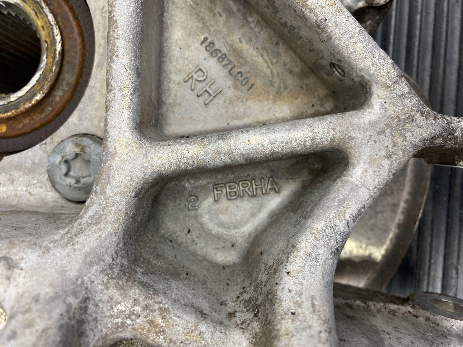 2019 ASTON MARTIN VANTAGE COUPE OEM 4.0L RWD REAR RIGHT KNUCKLE SPINDLE HUB