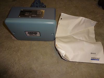 FOXBORO 136-4-3 PNEUMATIC COMPUTING RELAY 20-22 PSI MODEL 136 