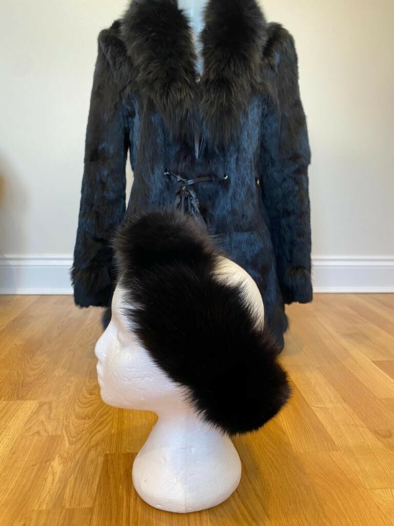 ALTRA Splendido cappotto nero originale canadese in pelliccia di volpe e coniglio con fascia per testa di pelliccia