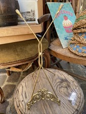 Ancien Grand Support Assiette Laiton Porte Plat Présentoir De Boutique Magasin 