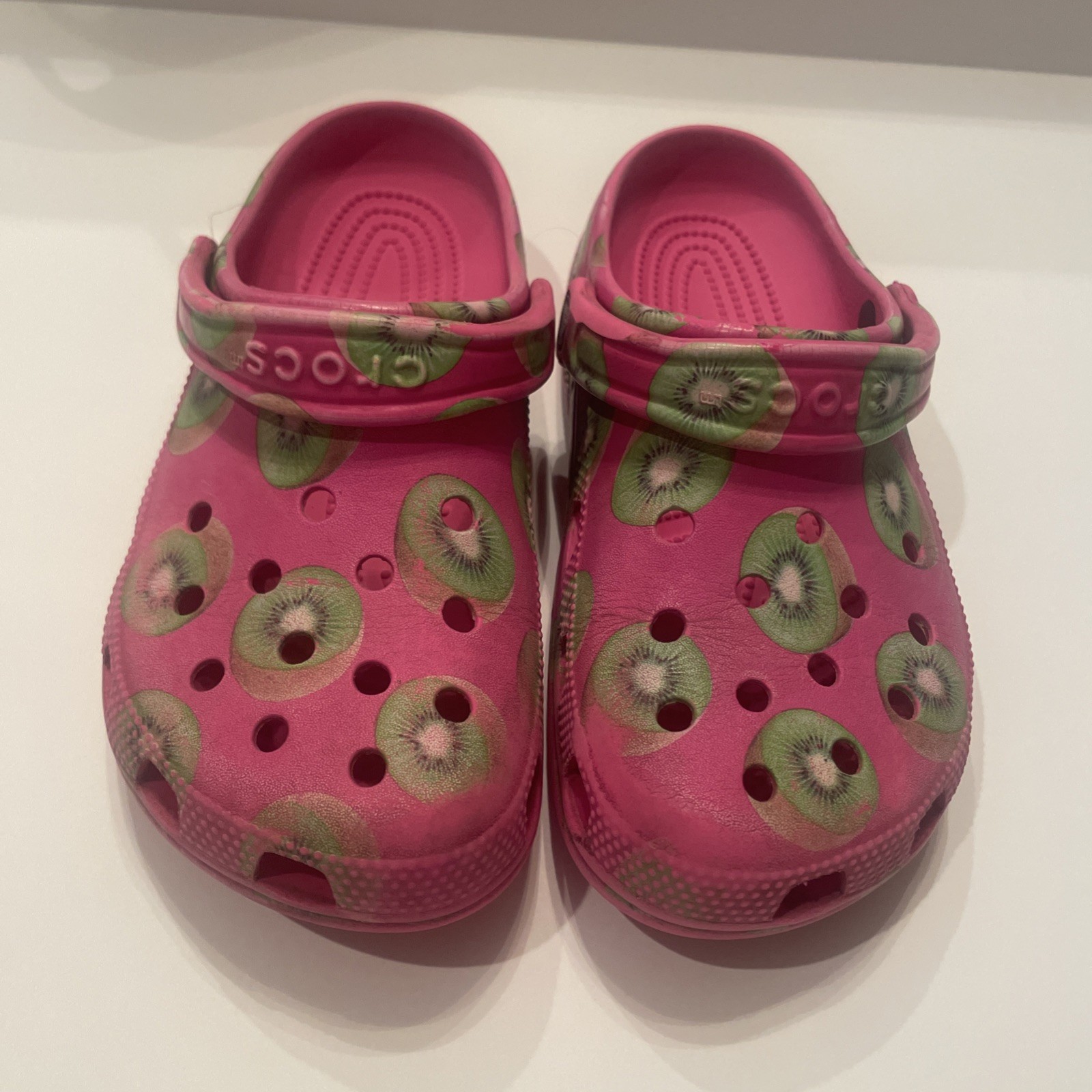 Rare Kiwi Crocs Unisex Size 5 M/7 W - Adult Classic Graphic Decorative Fun image 5