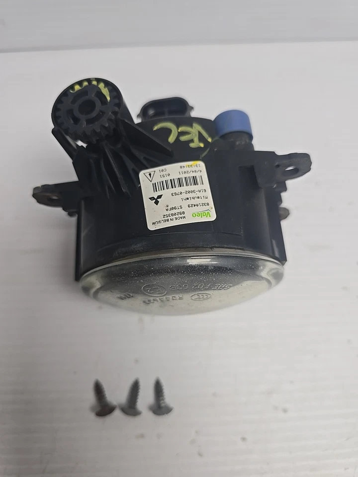 ✅️Luz antiniebla izquierda lado conductor MITSUBISHI ENDEAVOR 2009-2011 OEM P/N-8321A080 Foto 2 de 4