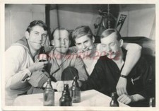 Foto, Sdt. der NVA, Trinkfestival in Deck 7 mit Reservisten, DDR 1966, 5026-778