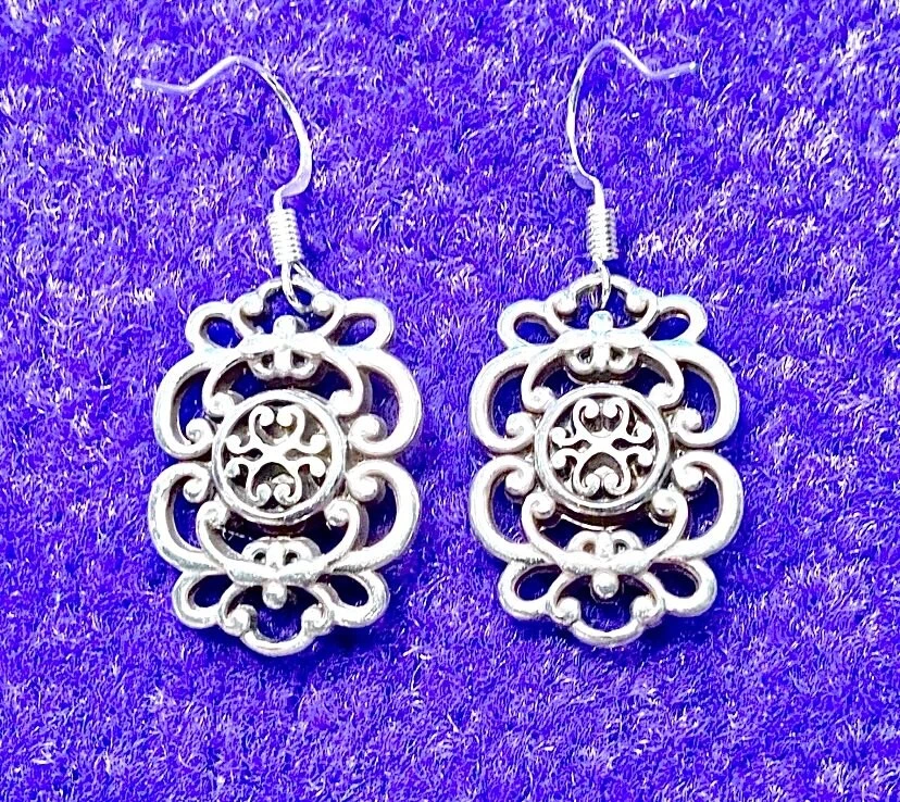 BRINCOS DE FIO DE PRATA CRISTAL SWAROVSKI TRANSPARENTE FLOR BRILHANTE BRIGHTON ROSELIE✨PERSONALIZADOS✨VTG - Imagem 4 de 4