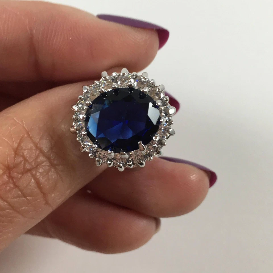 Anillo de compromiso estilo princesa Diana circonita cúbica enchapado en platino con piedra central de 11 mm Foto 4 de 4