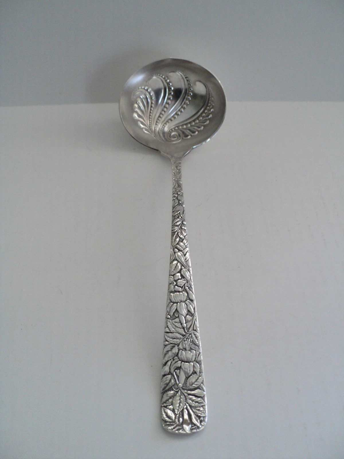 GORGEOUS ANTIQUE "ROGERS BROS" SILVERPLATE SOUP LADLE, EMBOSSED FLORAL DESIGN