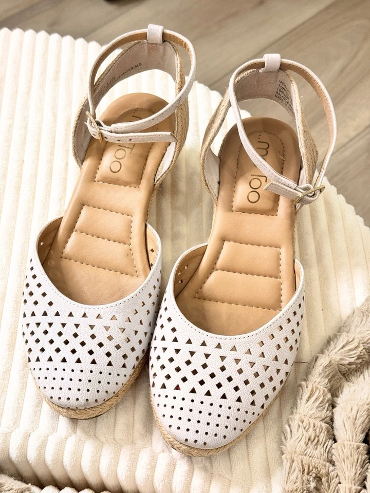 Zapatos Me Too Cuero Blanco 5.5 Tacón Bajo Buen Estado Foto 2 de 4