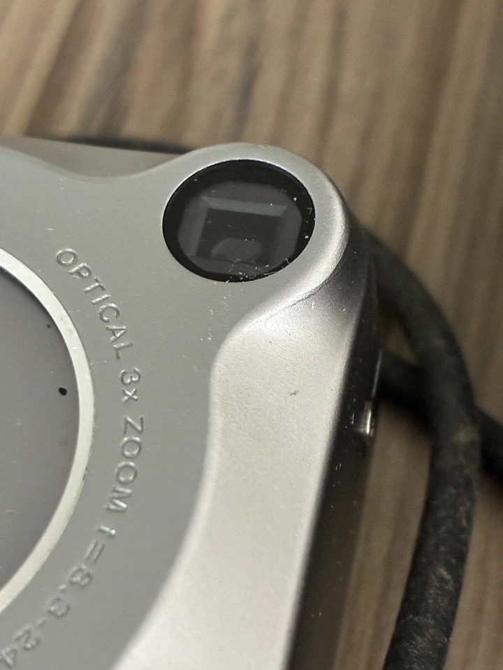 Fujifilm FinePix 4800 Zoom digital camera in good working order, photo 3 of 5