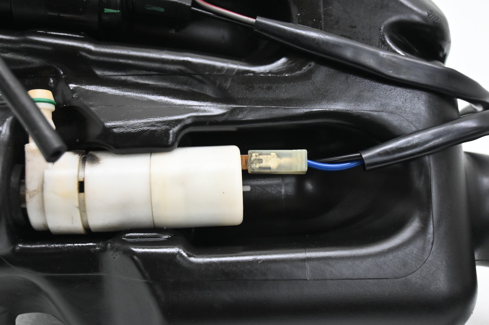 ⭐ 03-08 Maserati Quattroporte Windshield Wiper Fluid Bottle Reservoir Tank Oem