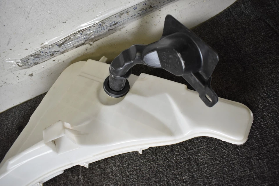 Tanque de depósito de agua Lamborghini Urus 2018 2019 2020 2021 4M0955452D Foto 3 de 4