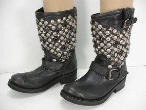 boots studded
