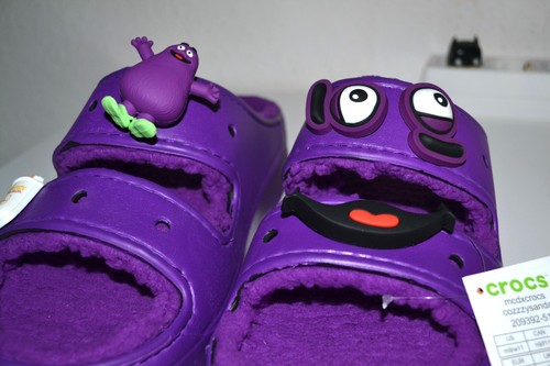 Crocs 'McDonald's Grimace' Cozzzy Sandal - Bild 2 von 10