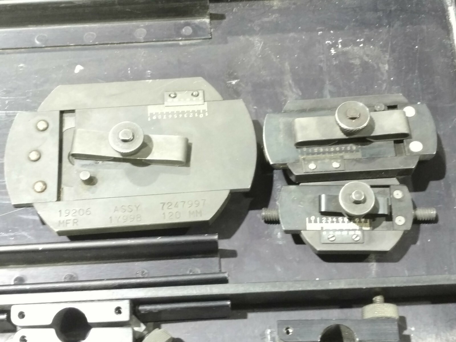 Pullover Gage Kit 19206-7242998 Comes in original case. NSN 
