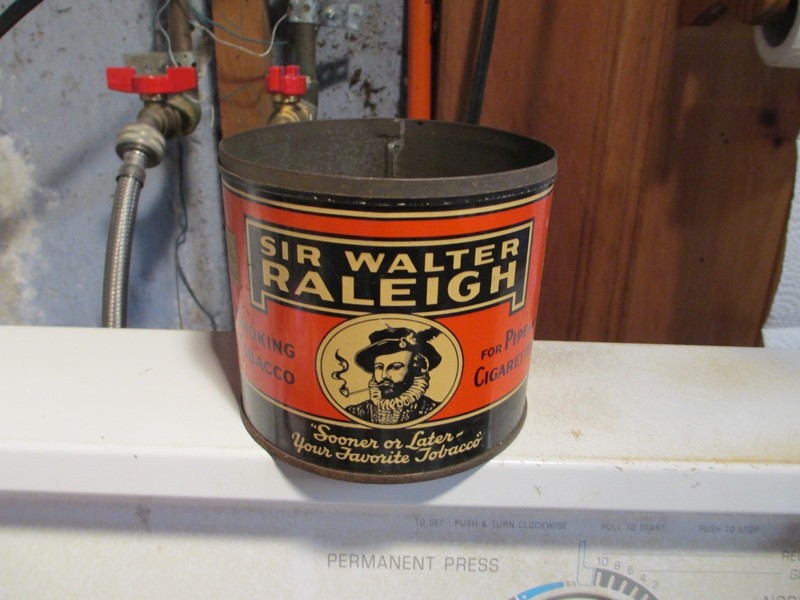 VINTAGE SIR WALTER RALEIGH TOBACCO TIN FOR PIPES AND CIGARETTES