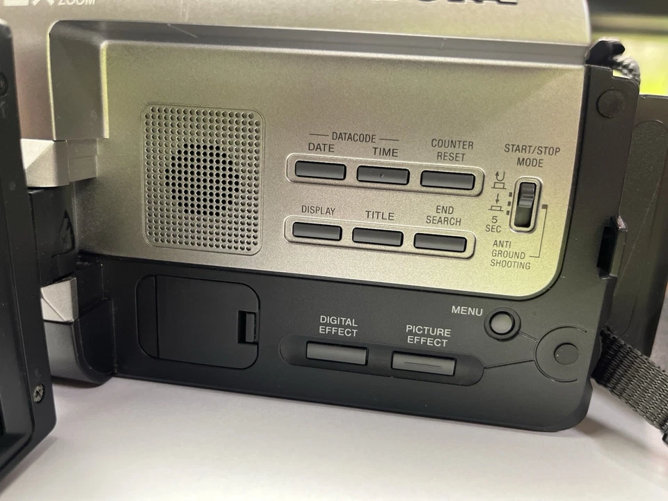 Sony CCD-TRV95 Hi8 Camcorder - Used- Tested w/ Battery, Strap & RCA Cables - Image 4 of 4