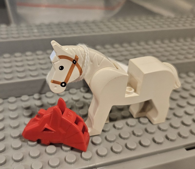 Lego MINIFIGURE- Castle/Knights Kingdom  White Horse W Red Mask Lot31