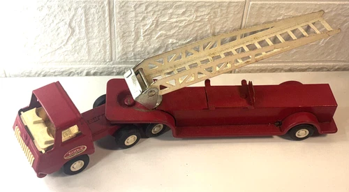 VINTAGE SMALL TONKA  FIRE LADDER SEMI TRUCK & TRAILER PRESSED STEEL USA RED