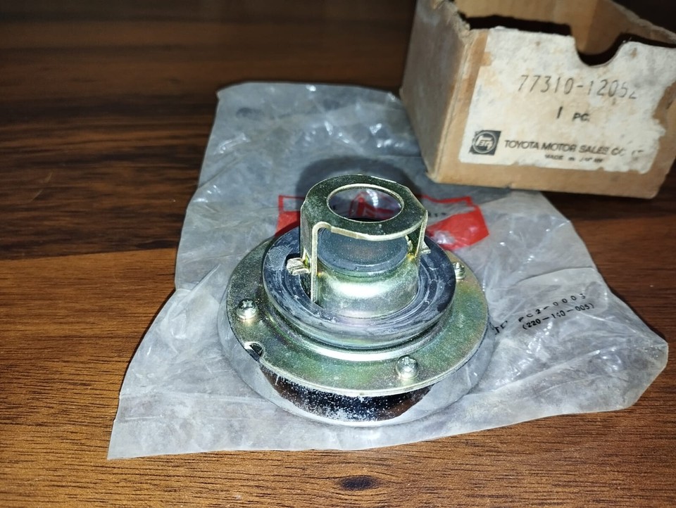 Coque De Phare Latérale Toyota Corona RT100 1975 - Pièce Authentique NOS Japonaise, Référence 73900-93012