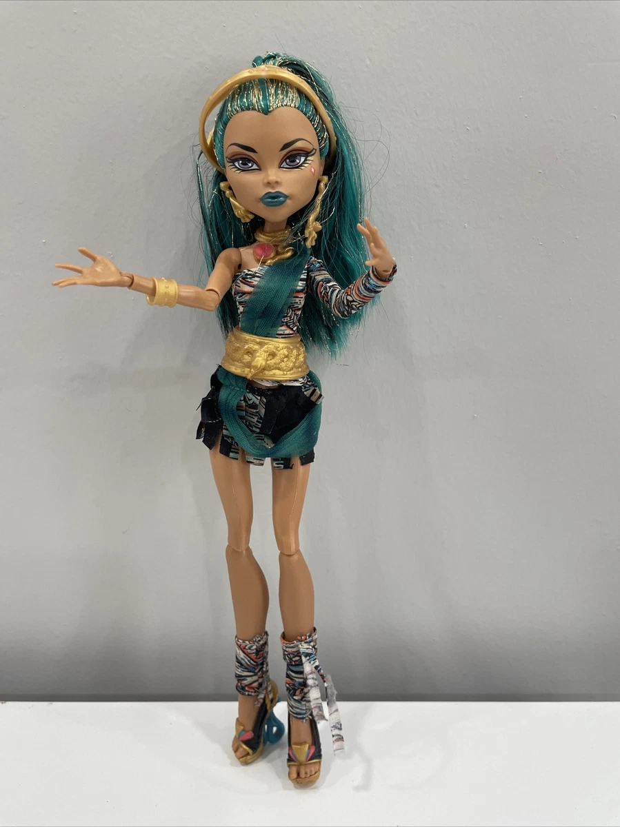 Cleo's Sister Nefera Is Back at Monster High!