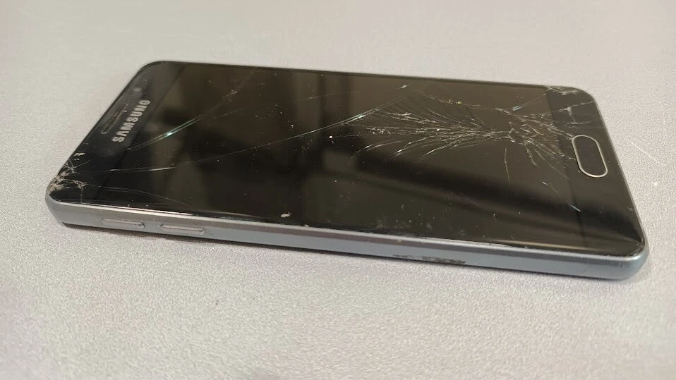 Samsung Galaxy A3 SM-A310F Colori Nero Non Funzionante Schermo Rotto - Immagine 3 di 4