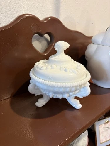 Vintage Westmoreland Milk Glass Candy Dish Argonaut Shell Pattern With Lid