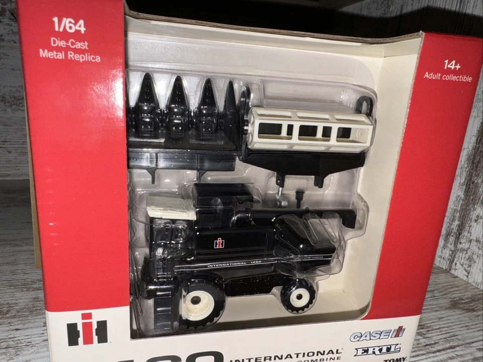 1/64 International Harvester 1460 Axial-Flow Combine Ertl Black Chase Both Heads - Image 4 of 4