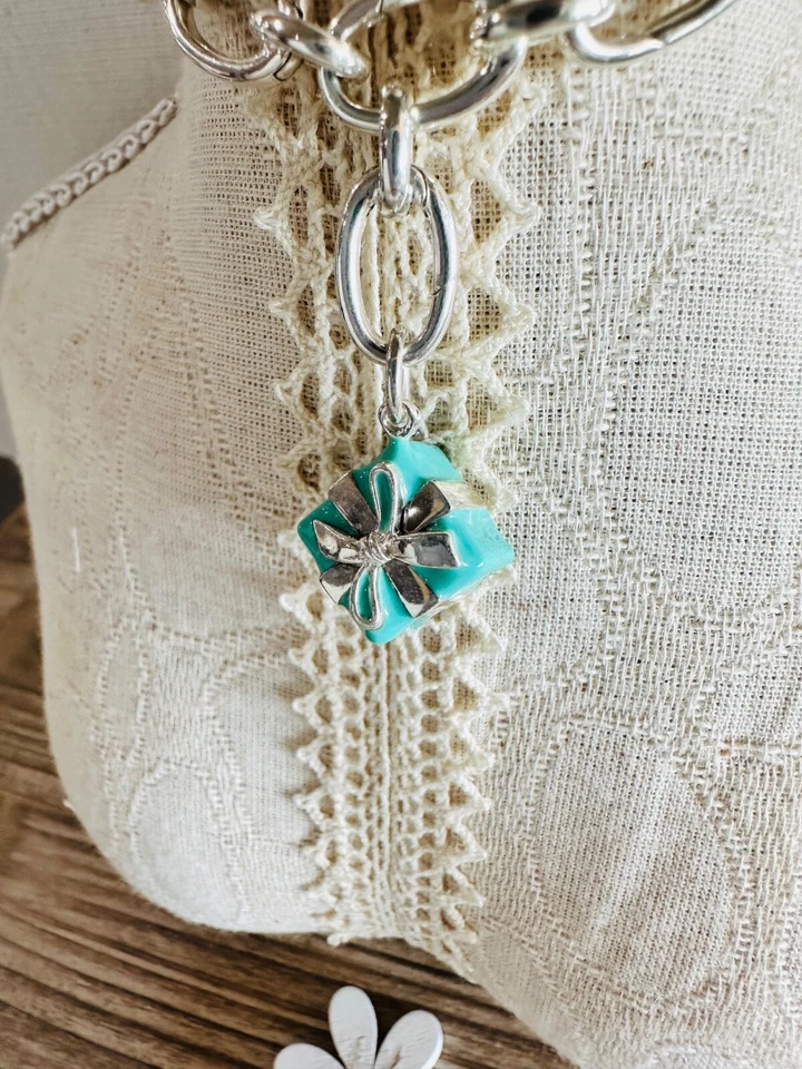 Tiffany & Co. RETIRADO Esmalte Azul Regalo Caja Dije Plata Foto 2 de 4