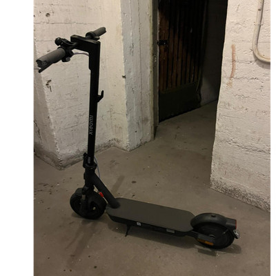Xiaomi E-Scooter 10 Zoll Schwarz Bluetooth Aluminium Kunststoff Gummi