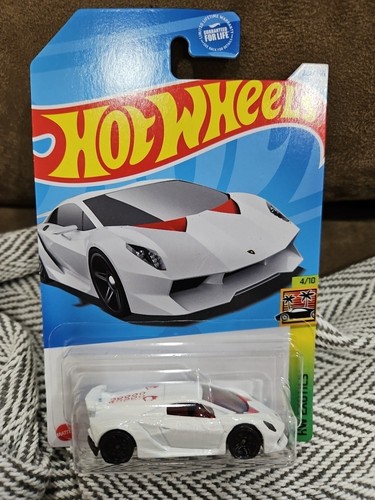 Hot Wheels 2024 Bianco Lamborghini Sesto Elemento # 204/250 HW Exotics # 4/10 - Foto 1 di 2