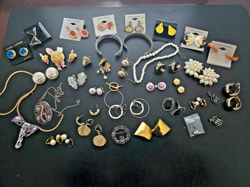 Vintage Costume Jewelery. Earrings. Brooches. Some Signed. whole lot.