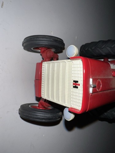 1/16 Ertl International 560 Demonstrator 2001 Lafayette Farm Toy Show Diecast - Picture 13 of 14