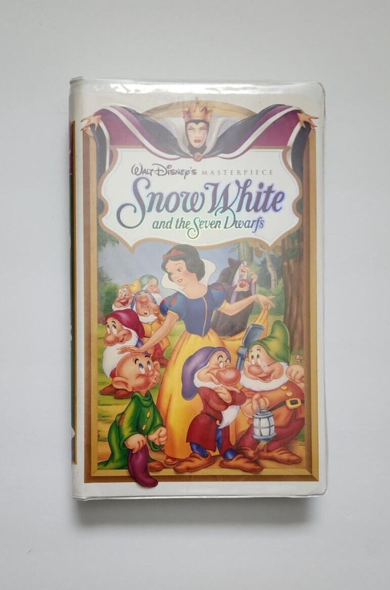 Walt Disney Snow White and the Seven Dwarfs Clamshell VHS Original Owner Tested