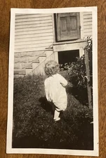 Vintage 1930s Child Kid Toddler Baby Playing in Yard Life Real Photograph P10q13