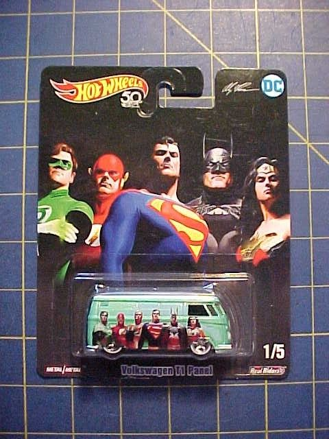 1/64 HOT WHEELS DC COMICS SUPER FRIENDS VOLKSWAGEN T1 PANEL BUS