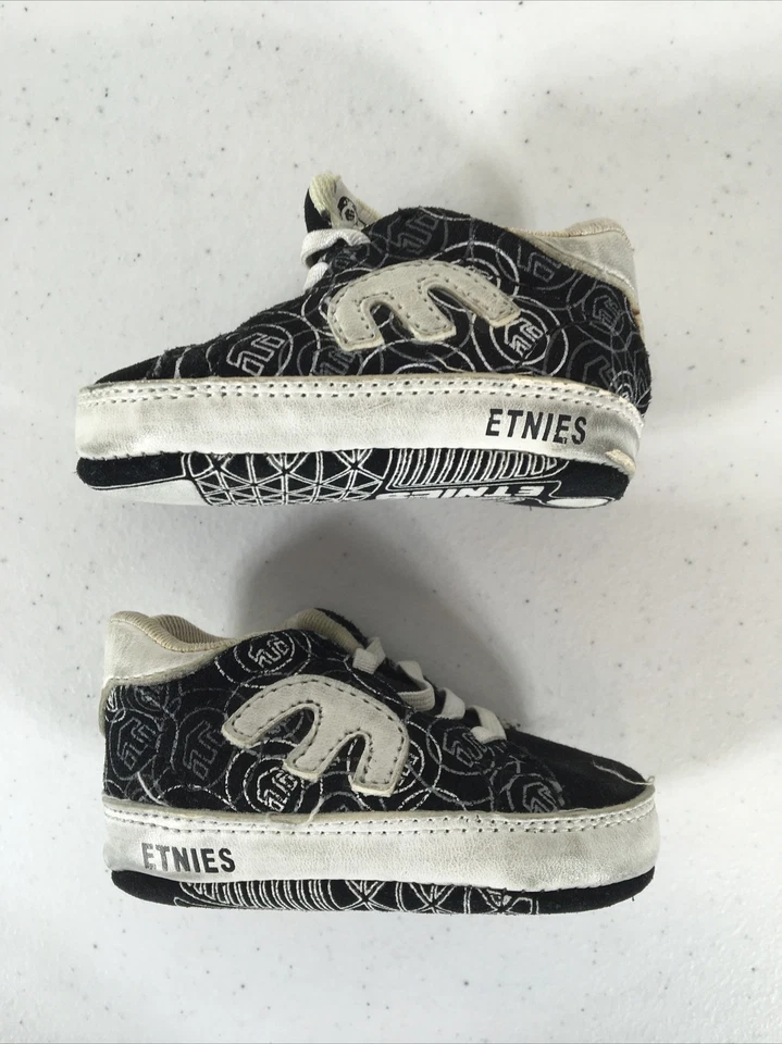 Zapatos de bebé vintage años 90 Etnies negro blanco niño pequeño 1C Foto 3 de 4