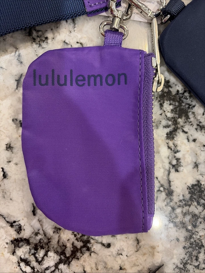 Cartera Muñequera Lululemon Doble Bolsa Púrpura y Azul Marino Foto 2 de 4