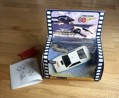 Corgi James Bond 007 Lotus Esprit mit Raketen Repro Box