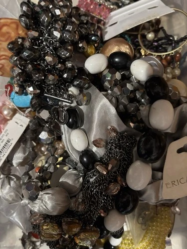 7+ lbs Huge Lot Costume Jewelry VTG Now Art Craft 0108026