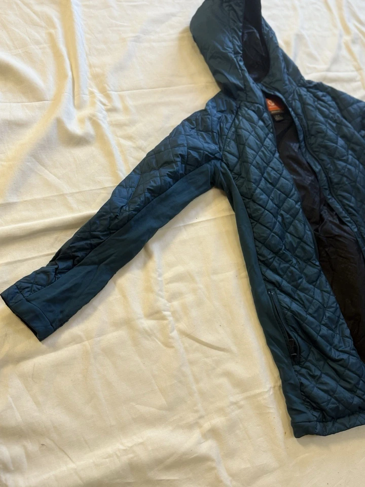 Chaqueta acolchada con capucha larga para mujer Merrell pequeña verde azulado ligera con Foto 3 de 4