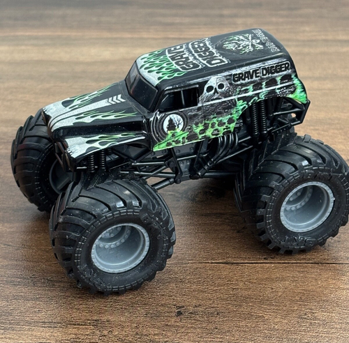 MONSTER JAM 2019 Spin Master GRAVE DIGGER OVERCAST Black Cage Monster Truck 1:64