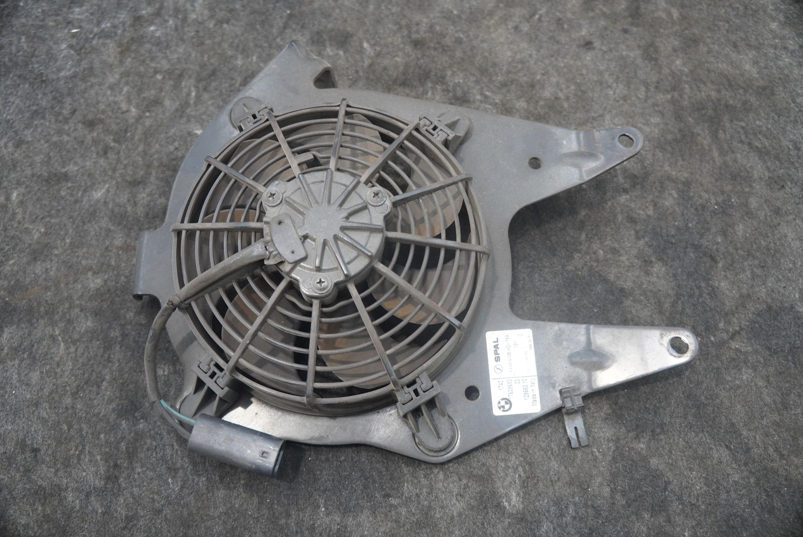 Rear Trunk Auxiliary Engine Cooling Fan Motor 17427639680 OEM BMW i8 2014-20
