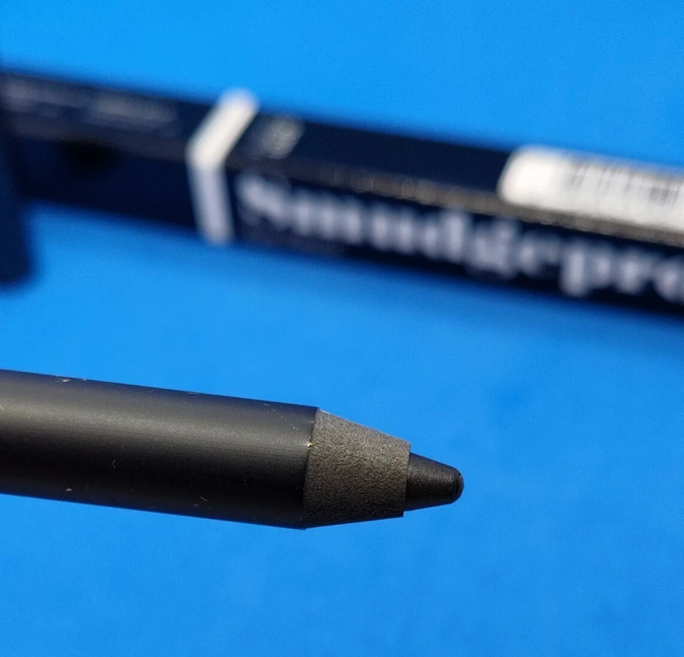 Lápiz delineador de ojos Lord & Berry a prueba de manchas #0701 en negro 0,035 oz nuevo en caja Foto 4 de 4