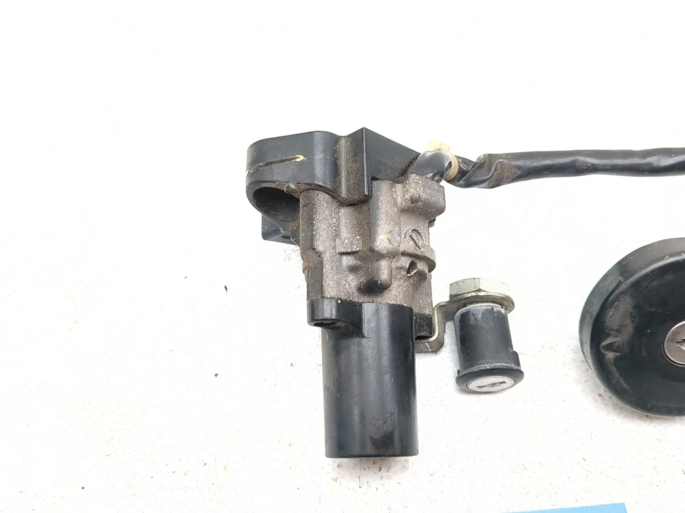 09-20 Yamaha Vmax 1700 VMX17 Ignition Gas Cap & Seat Lock Ignition Switch Set - Image 3 of 4