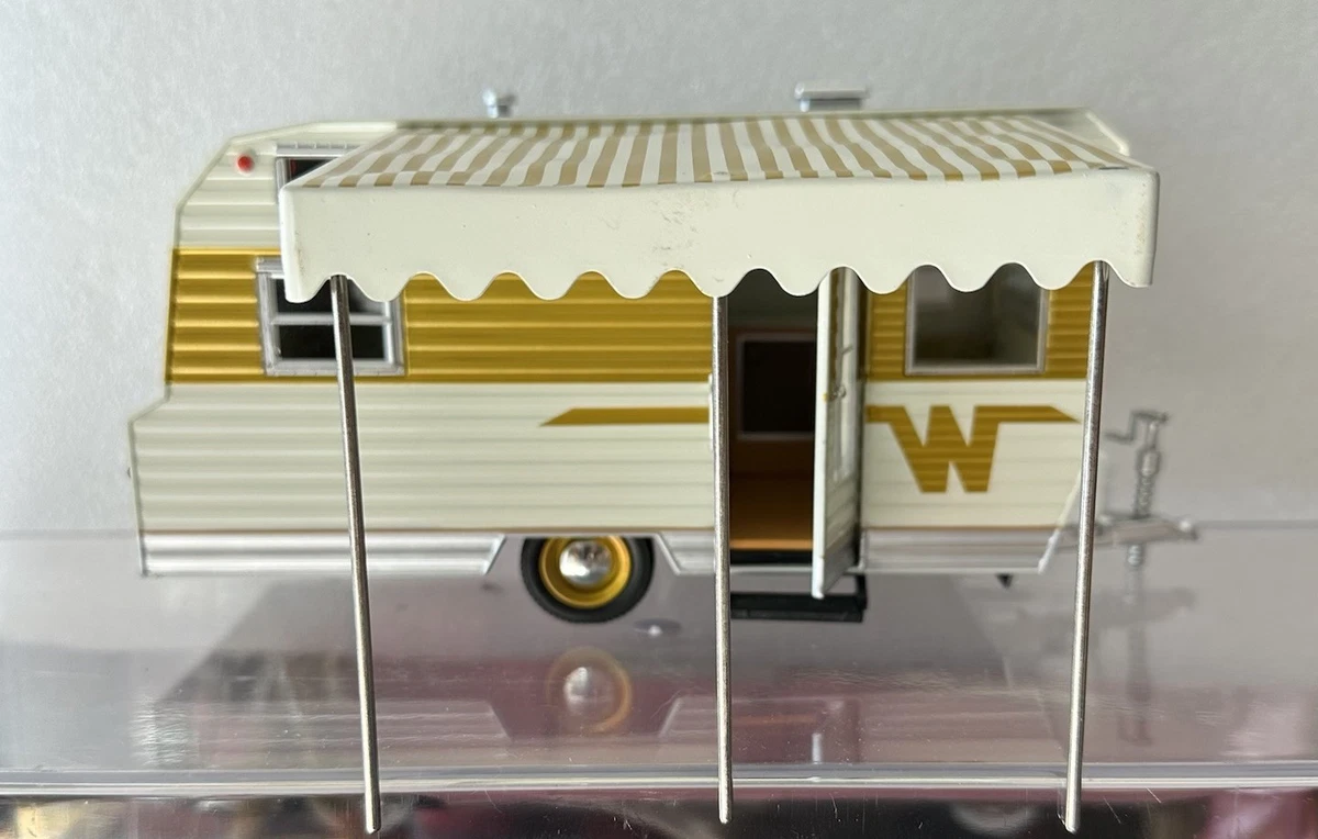 Greenlight 1964 Winnebago 216 Hitch & Tow Trailers 1:24 Scale