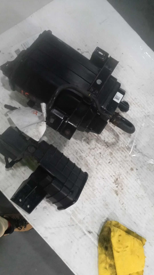 Б/у паровая канистра подходит: 2016 Hyundai Genesis класс A - Изображение 2 из 4