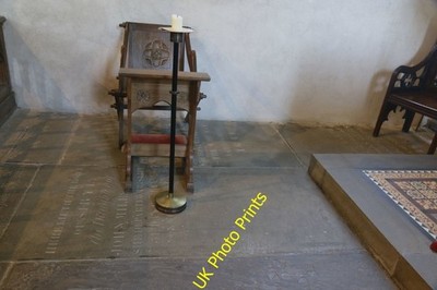 Foto 6x4 Gräber im Chor Old Radnor Over auf der Nordseite nahe der c2016