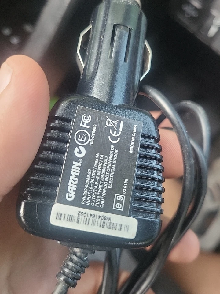 NUEVO Genuino Garmin Nuvi 320-00239-22 GPS Mini-USB Vehículo Coche Cargador Adaptador Foto 2 de 2