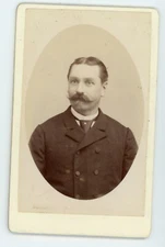PHOTO CDV, un homme à la moustache costume par HÉRON à Montluçon